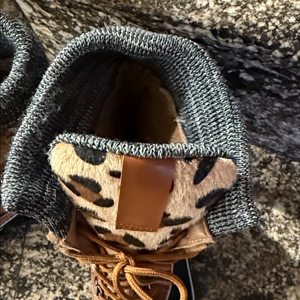 Forever Women’s Stylish Leopard Print Duck Boots - Picture 10 of 10